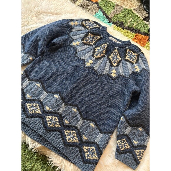 Northern Isles Wool Sweater - Picture 2 of 8